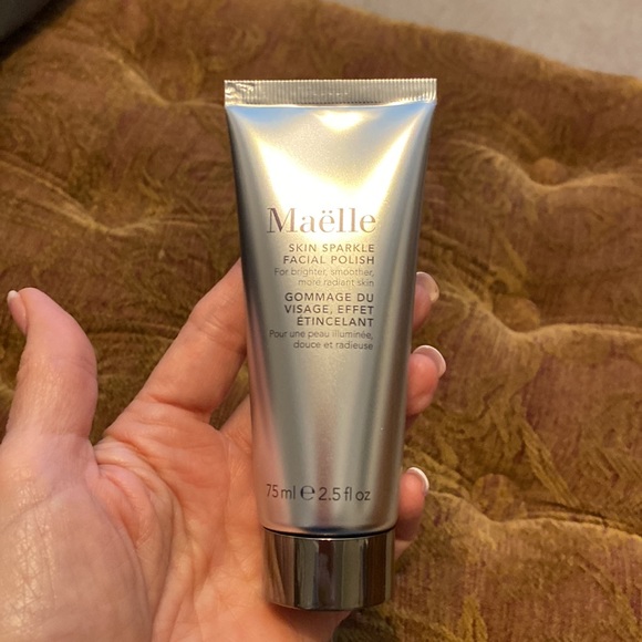 Skin Sparkle Facial Polish & Eyelash Curlers - Picture 2 of 4